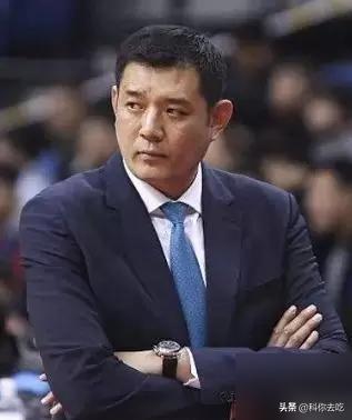 说到中国篮坛颜值巅峰，巩晓彬和杨鸣这两个名字，算是把“帅”字给焊死了。可谁能想到