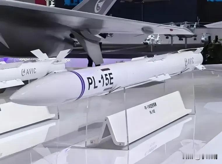 震惊！
美军竟豪掷10亿“砸”向新型导弹，欲与中国PL-15一决高下？
    