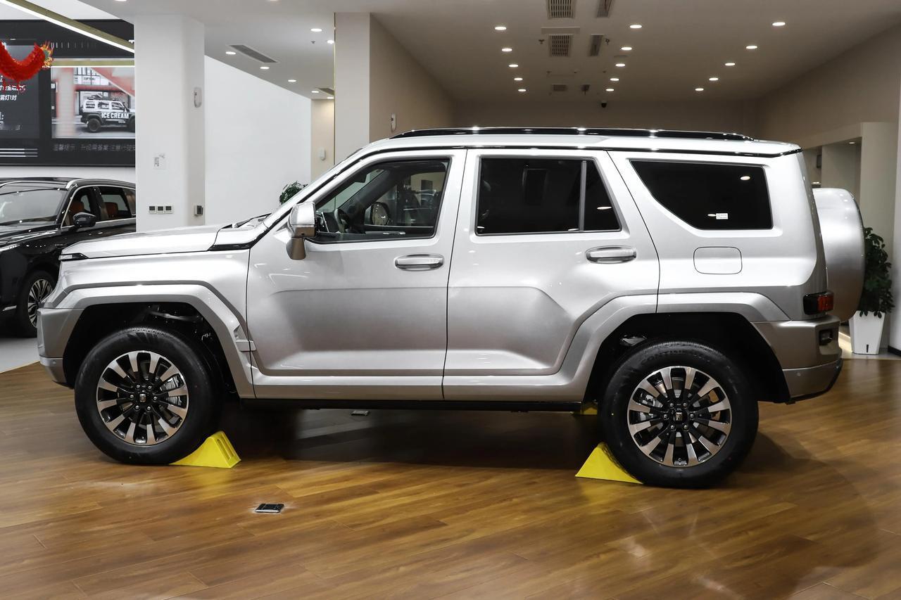 提坦克700能有大半年了吧，我觉得不仅是越野性能好，整个车给人的感觉就是很豪华。