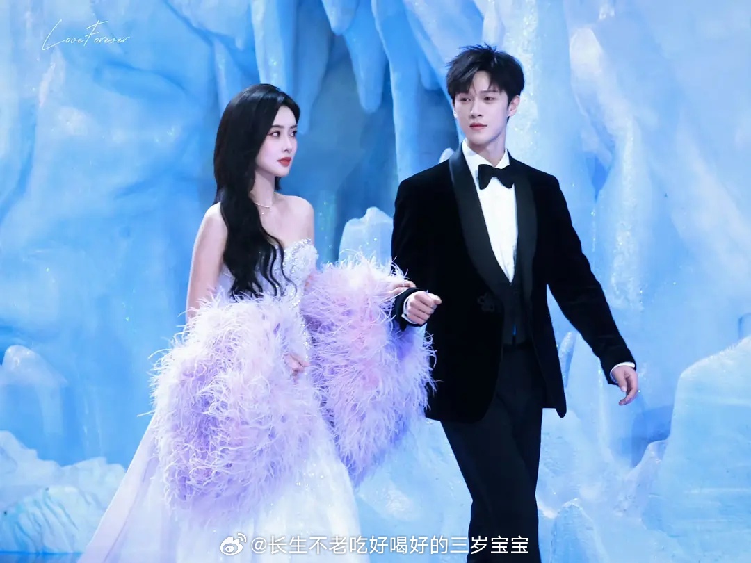 孟子义李昀锐跟结婚似的 这不是很好磕啊刚爆料两个人是在一起了，这不就是感觉像出席