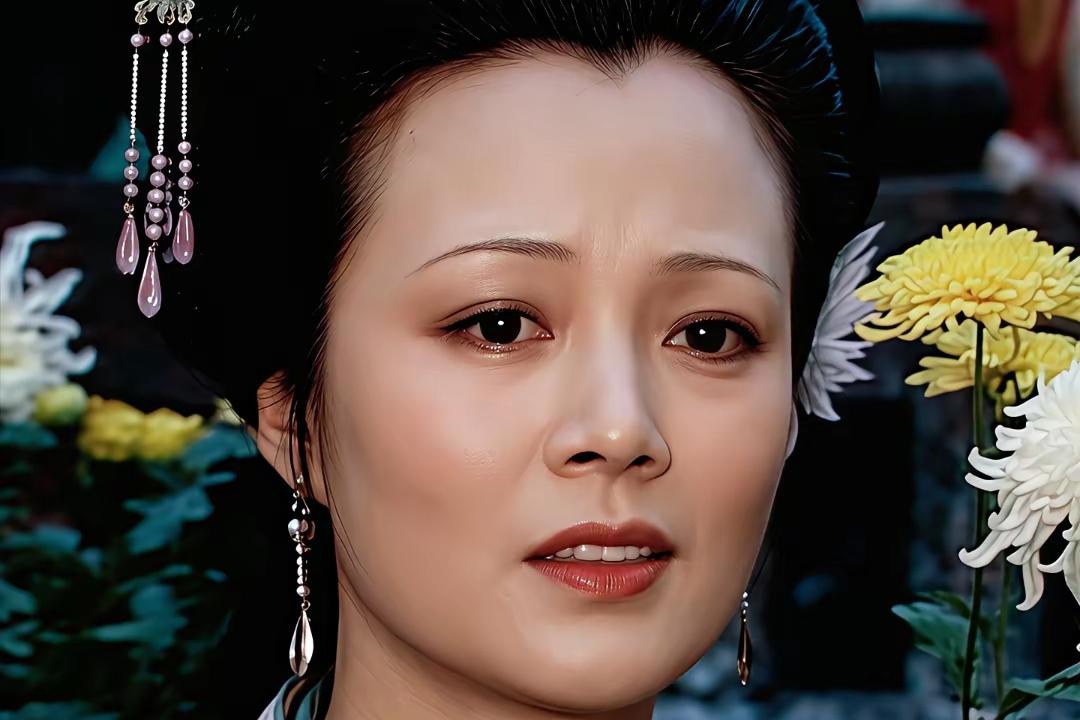 红楼梦中的尤氏多个版本的对比，87版的尤氏最为经典。在电视剧中，尤氏尽管存在感不