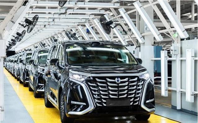 中国为什么这么不遗余力地发展电动车，很多人眼里只看到补贴、价格战和蹭环保概念，可