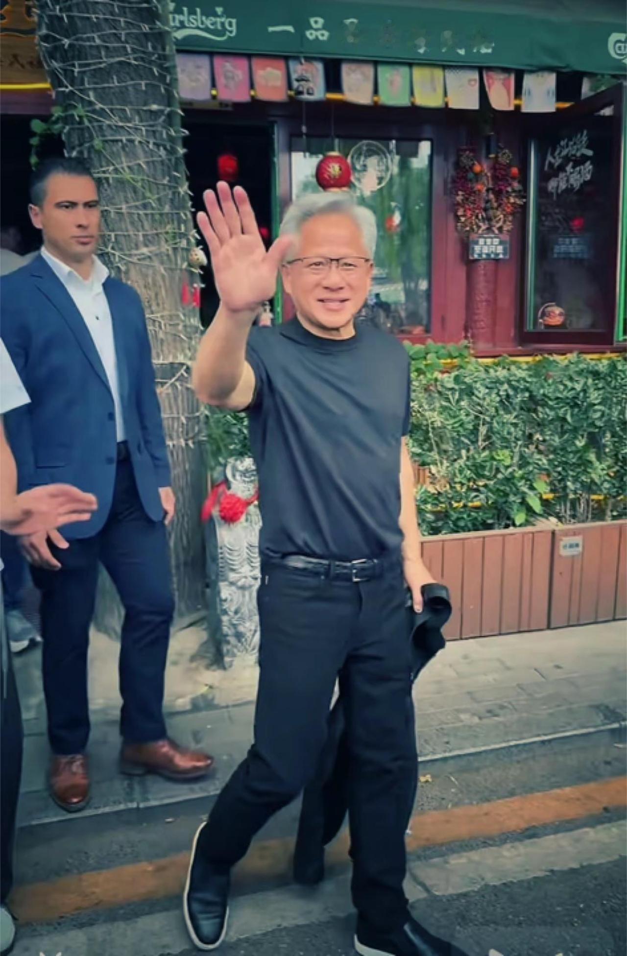 北京偶遇黄仁勋 好接地气啊。街头偶遇名人