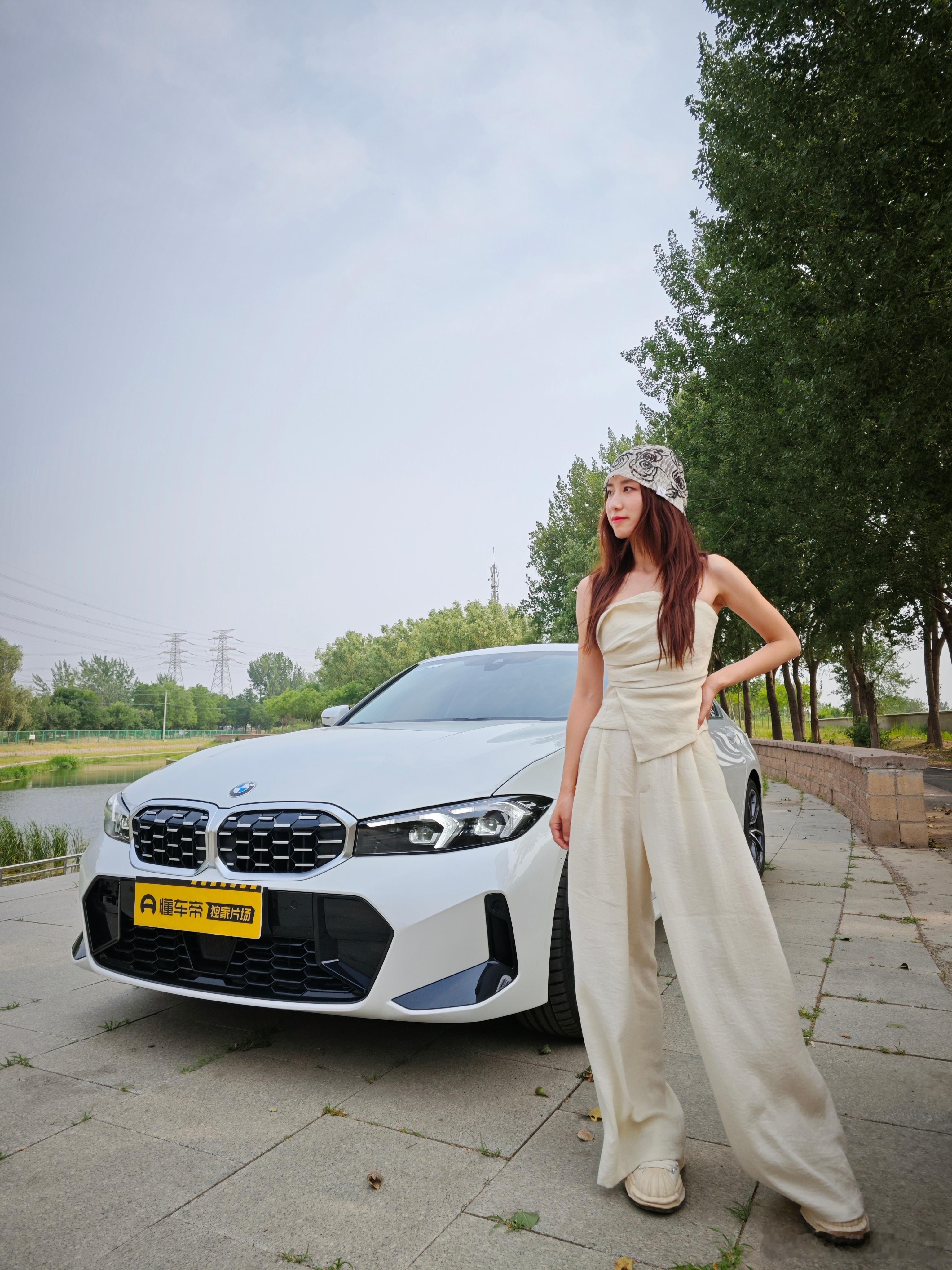 最近Bimmer味有点重，5系，i3，3系，z4，1m这两天拍3系又去换后胎去了