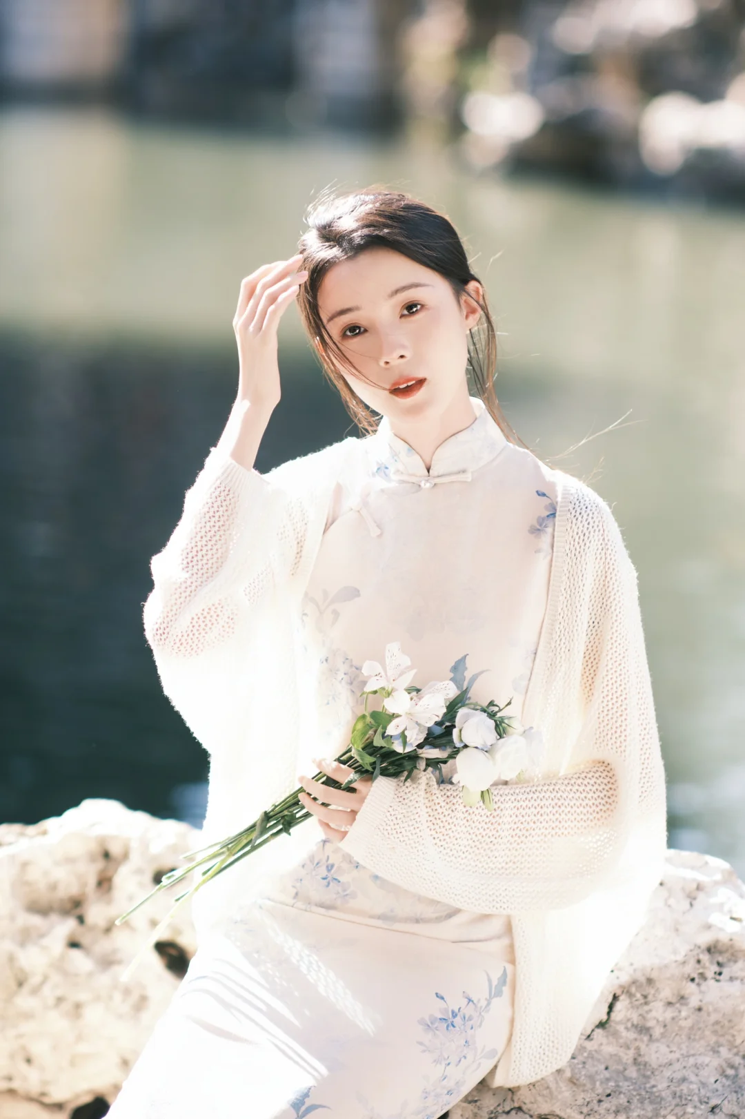 她来自东方