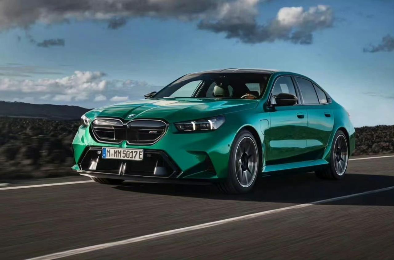 第七代宝马M5全球首发，竟然还是混动的！运用了勒芒24小时耐力赛BMW M Hy