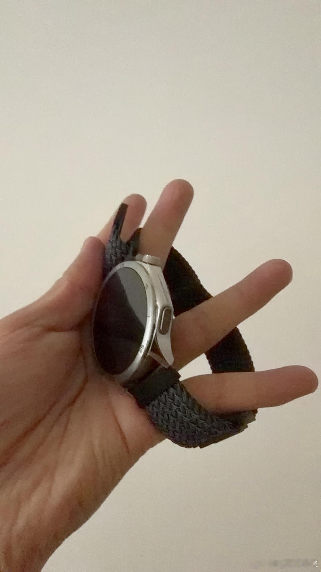 这种编制表带戴着是真舒服，就是不能出太多汗[笑cry]  ​​​