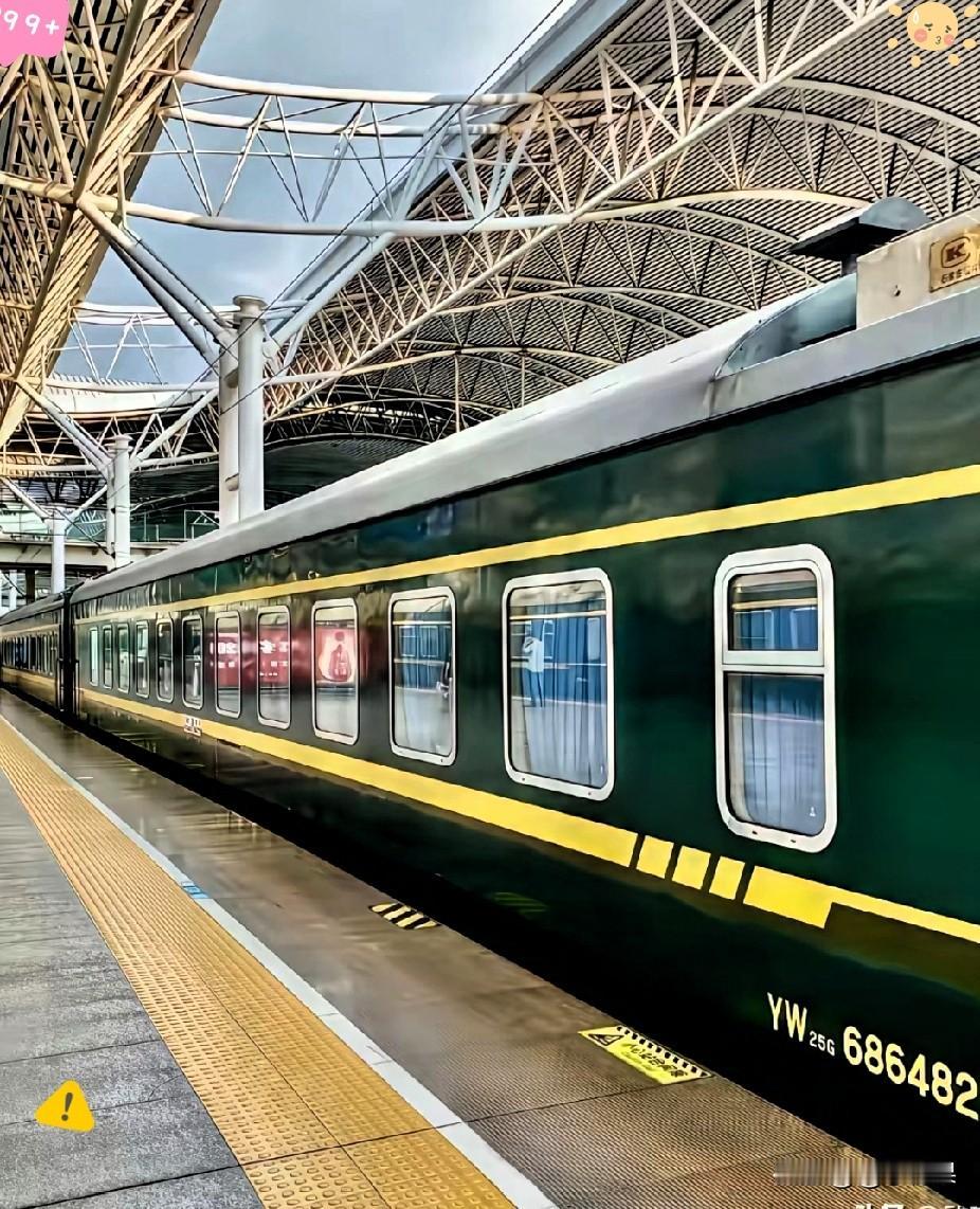 绿皮火车回来了，
不是怀旧，是老百姓把生活账算得明明白白。

高铁6小时600块