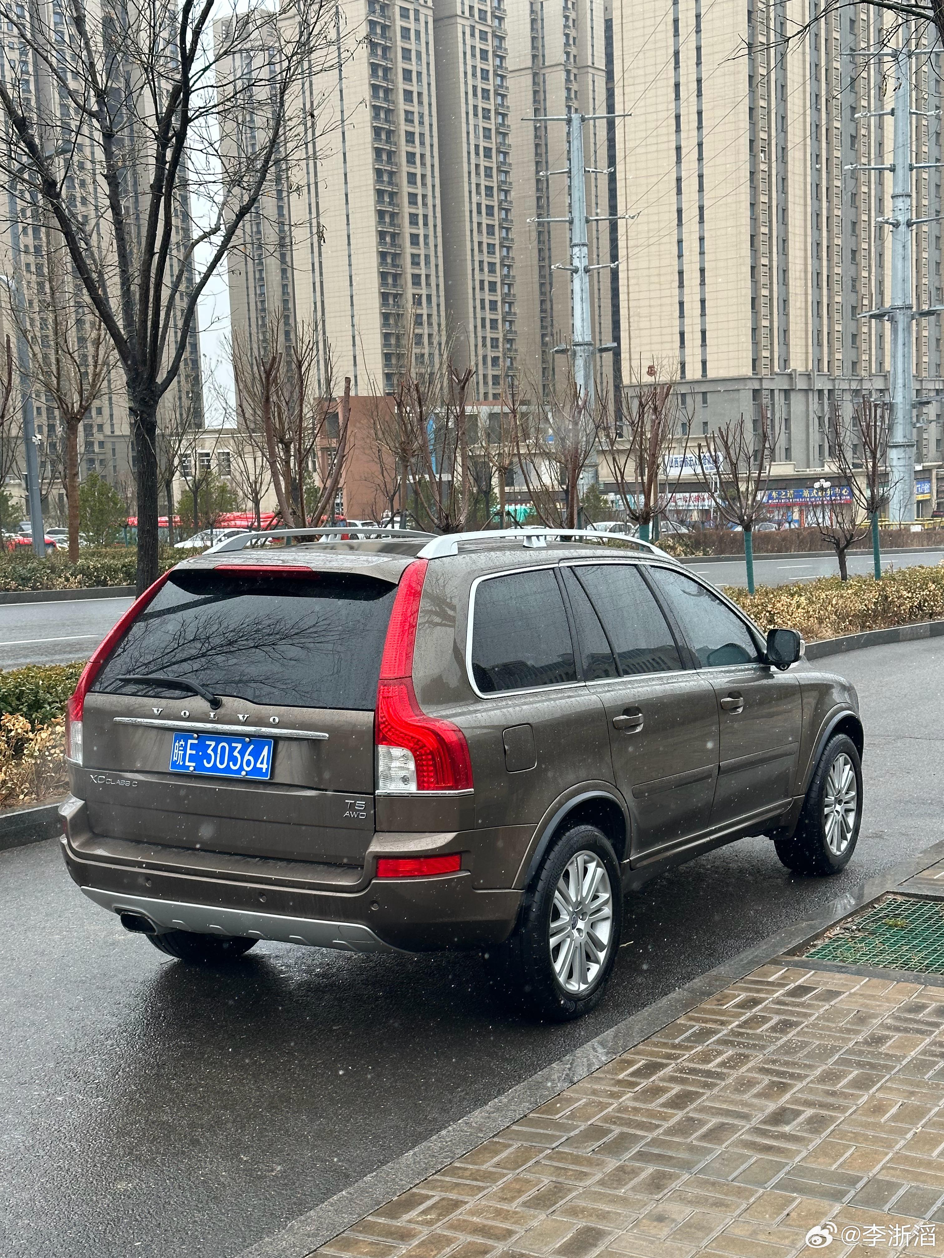 四驱 行政升级（多了后排娱乐） XC90中的天花板 满配车型2016年登记上牌 
