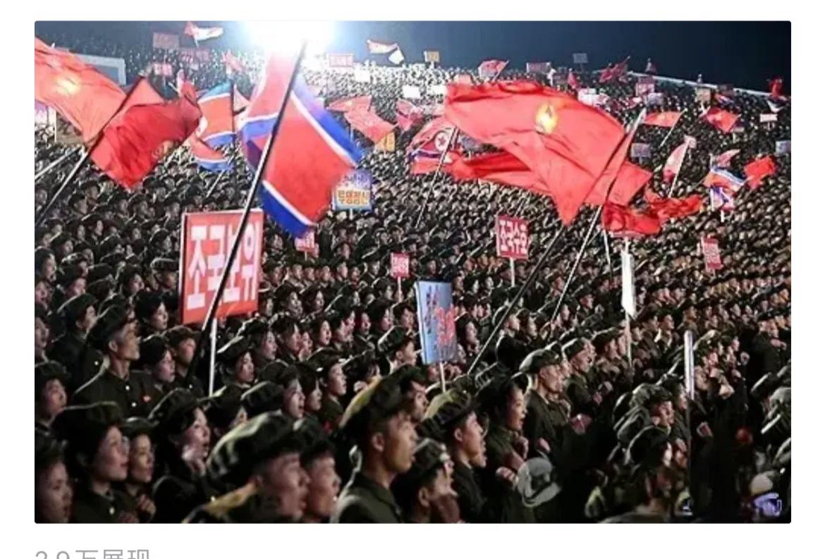 朝韩关系紧张，有140万名青年、学生报名参军或复队。
朝鲜青年爱国热情可嘉。
然