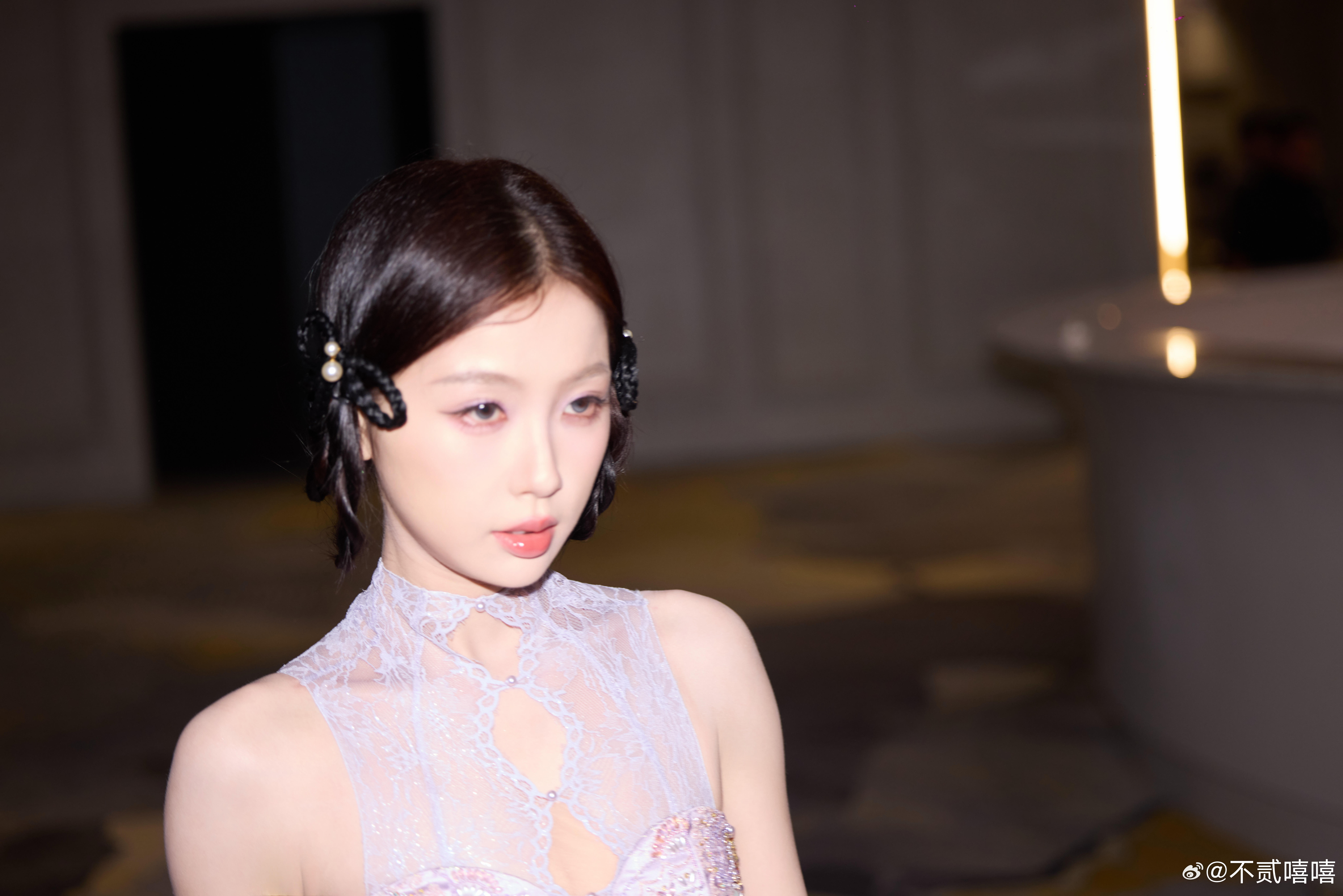 虞书欣两个造型对比，工作室很听劝. . .看重粉丝意见就好，能沟通的工作室就是好