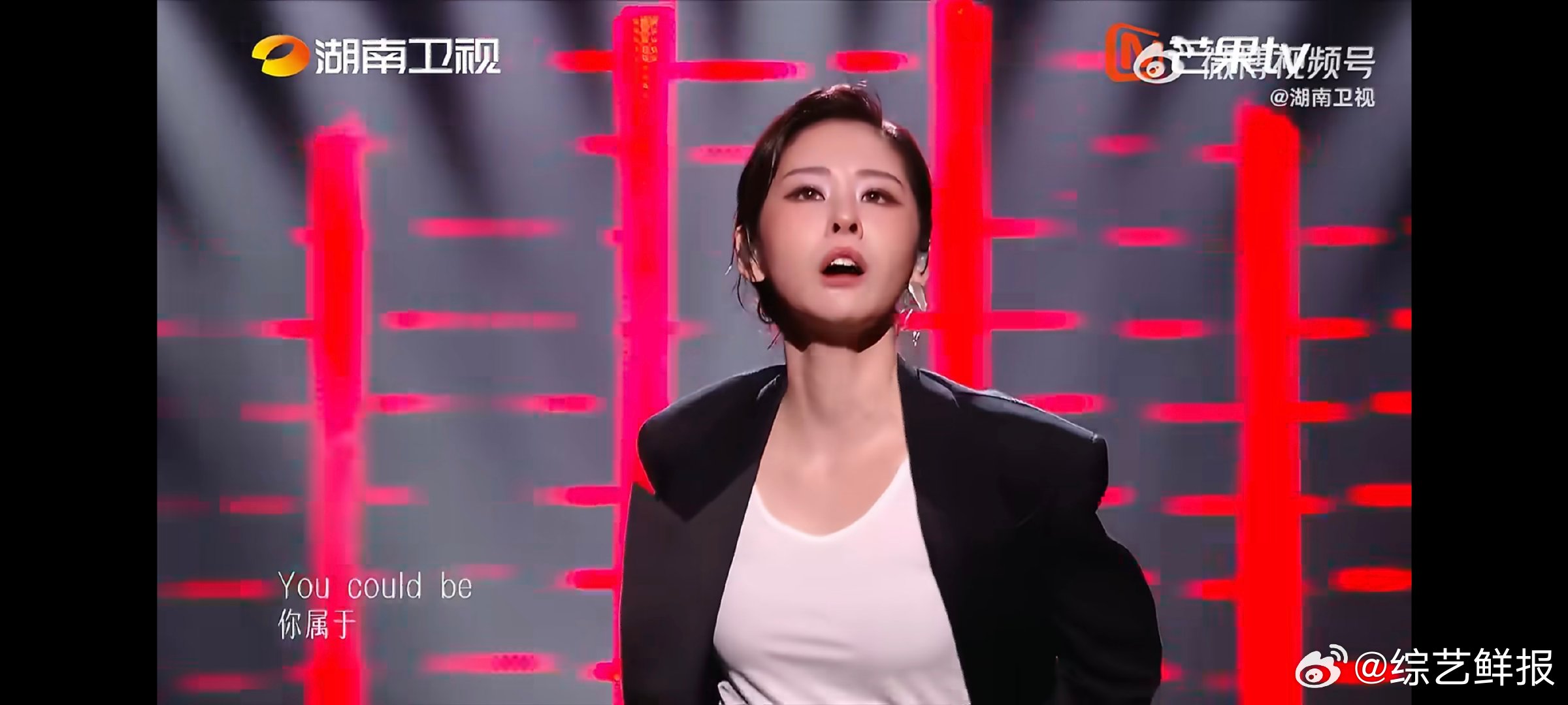 歌手直播张碧晨真好听整首歌曲的演唱节奏把控得十分精妙，情绪从平缓慢慢铺展开来，一