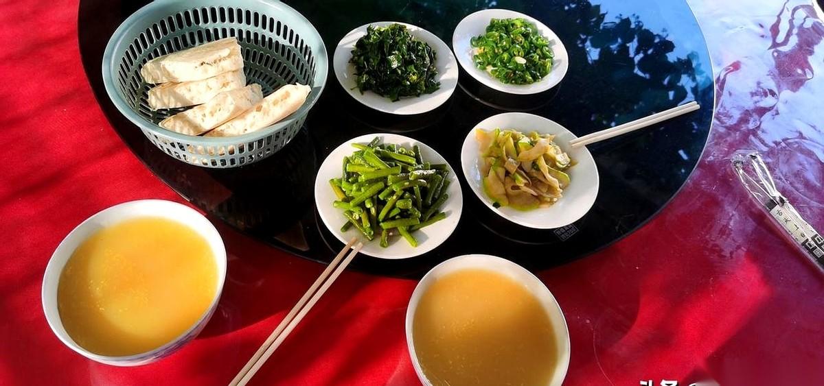 两个人，150块钱，在农家乐包吃包住一整天。这价格，放在哪儿都算得上良心。
我们