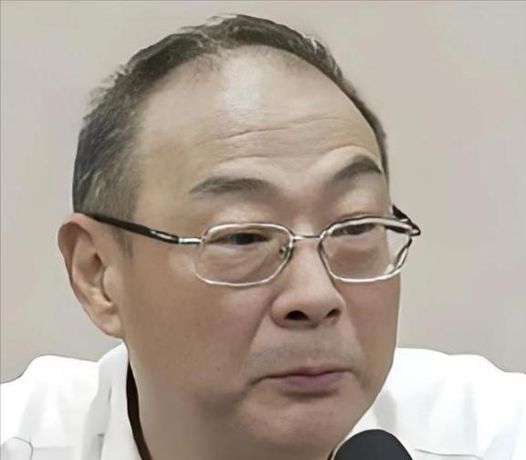 完全同意金灿荣教授的观点，中国没有必要再三要求日本就侵华罪行道歉了，日本道歉不道