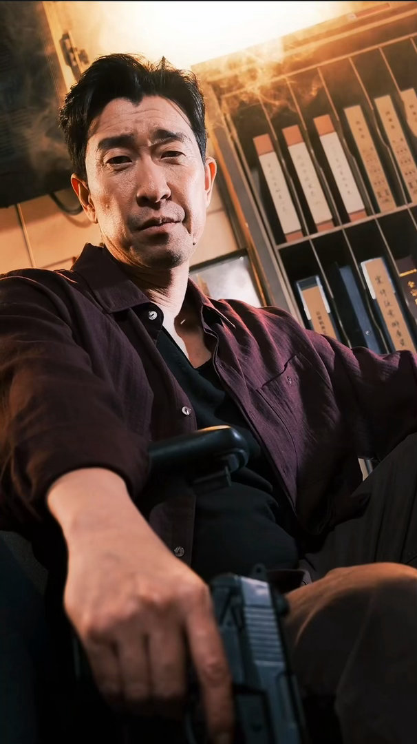 猎雨人间阵容官宣一时分不清王千源侯雯元谁才是反派 救命，👖在悬疑剧这块儿是不是