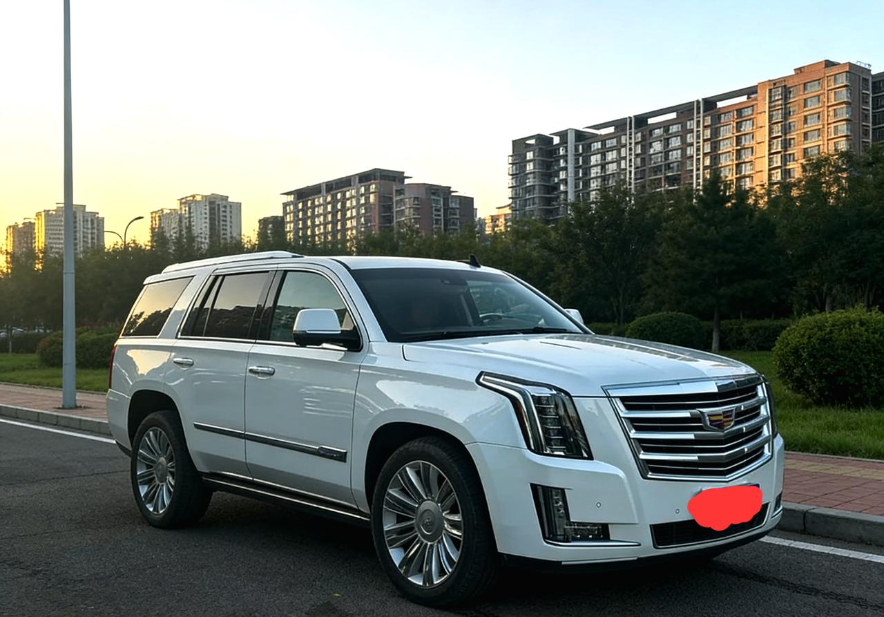 今天这台凯雷德完成了车检，老粉丝们可能都知道，这台凯雷德是我公司的装备用车。原因