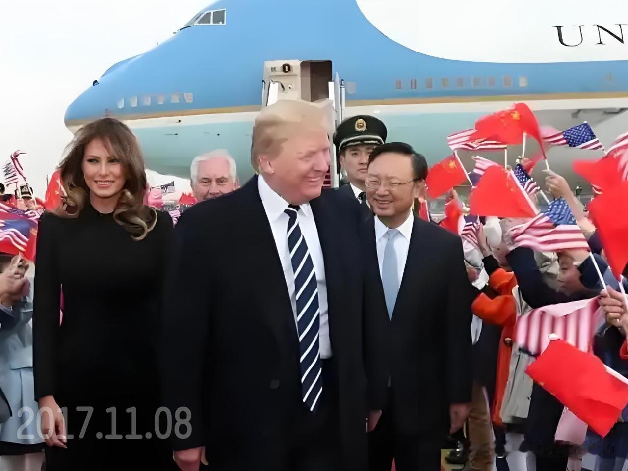 美国总统特朗普两度对华国事访问——从接机人可以看出，两次接待都是高规格的礼遇。