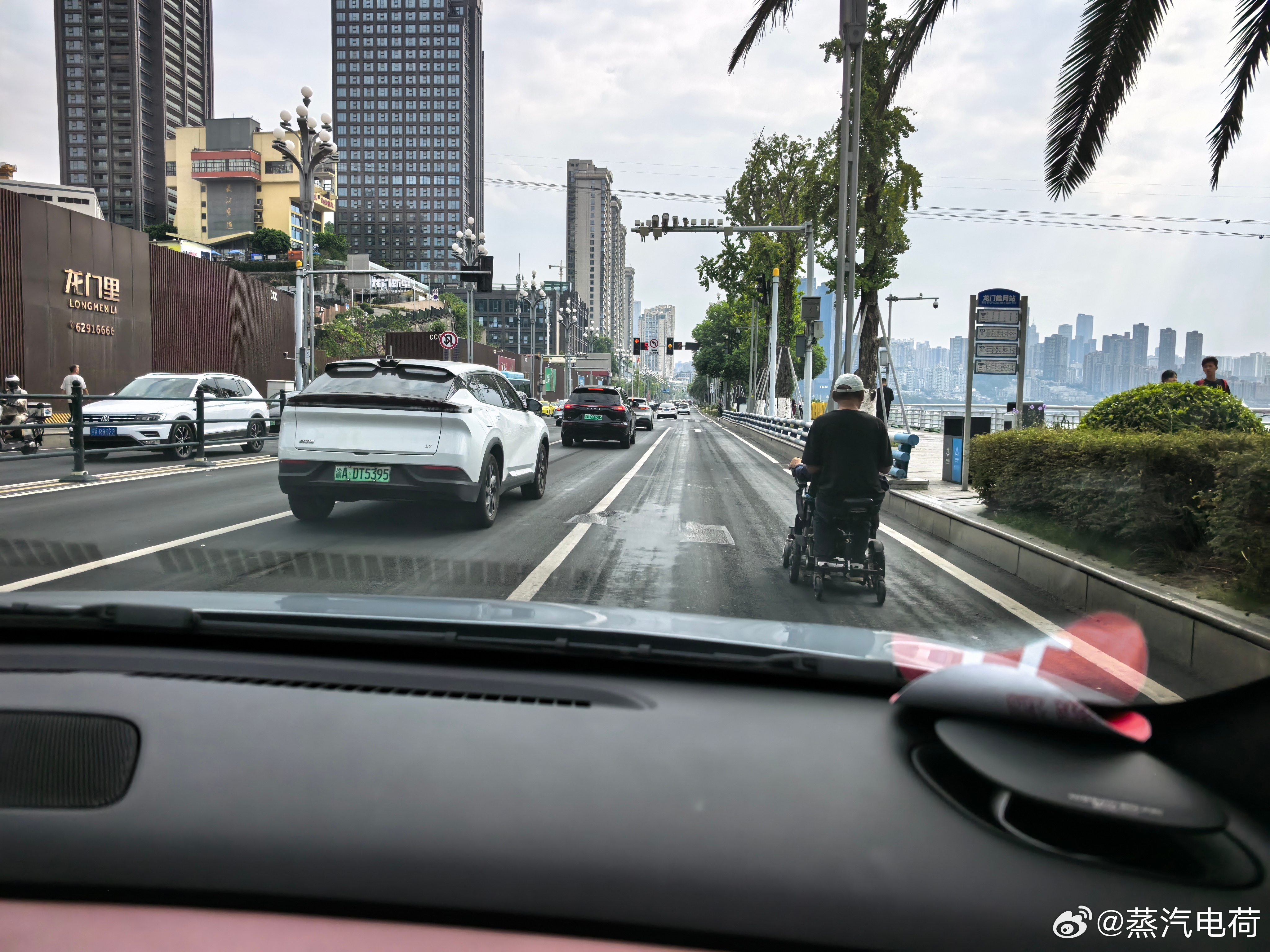 重庆这个地方的交通，还真是有点东西。交通安全[超话] ​​​
