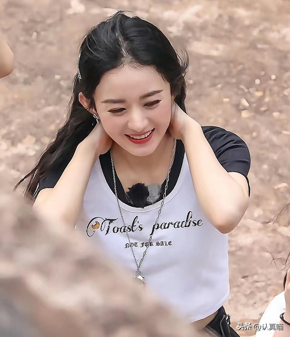 我同事见过赵丽颖，她回来跟我说，别再只说赵丽颖是大美女了，她根本就是降维打击的女