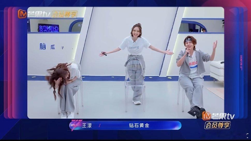 李小冉试图混过歌词 李小冉排练忘词小插曲超可爱，试图哼唱蒙混被王濛当场戳破。坦然