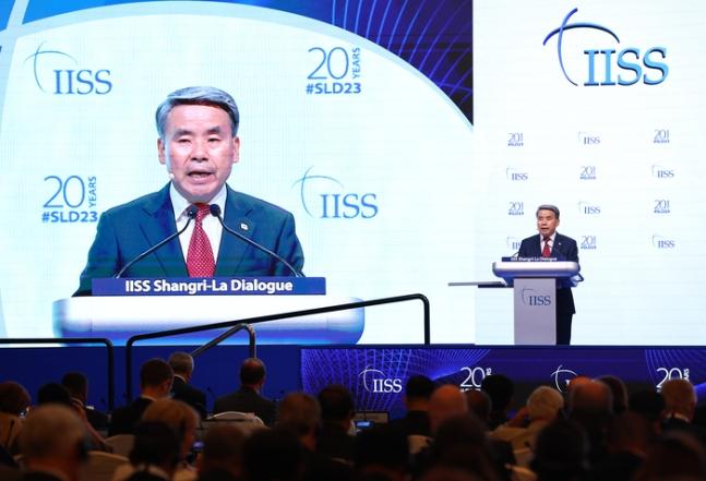 【韩国国防部长在香格里拉对话上谴责中俄对朝鲜包庇纵容】

韩国国防部长官李钟燮6