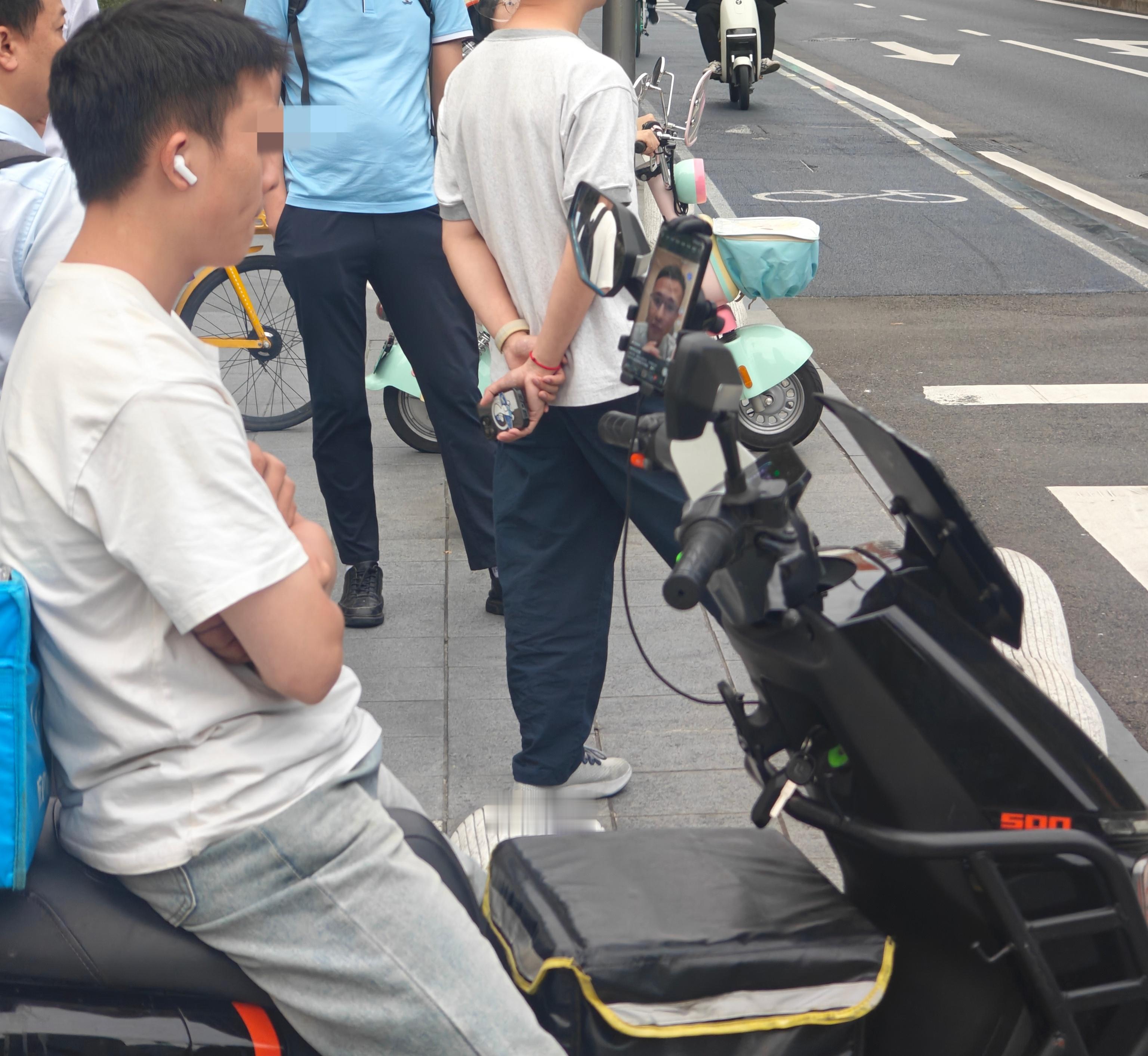 到群众中去[点赞] ​​​