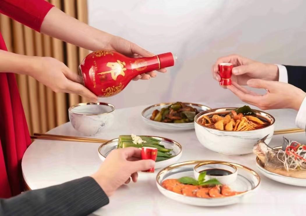 男人要想混得好，要牢记这“4”点酒桌潜规则，越早知道越好！

1.酒桌上的座位安