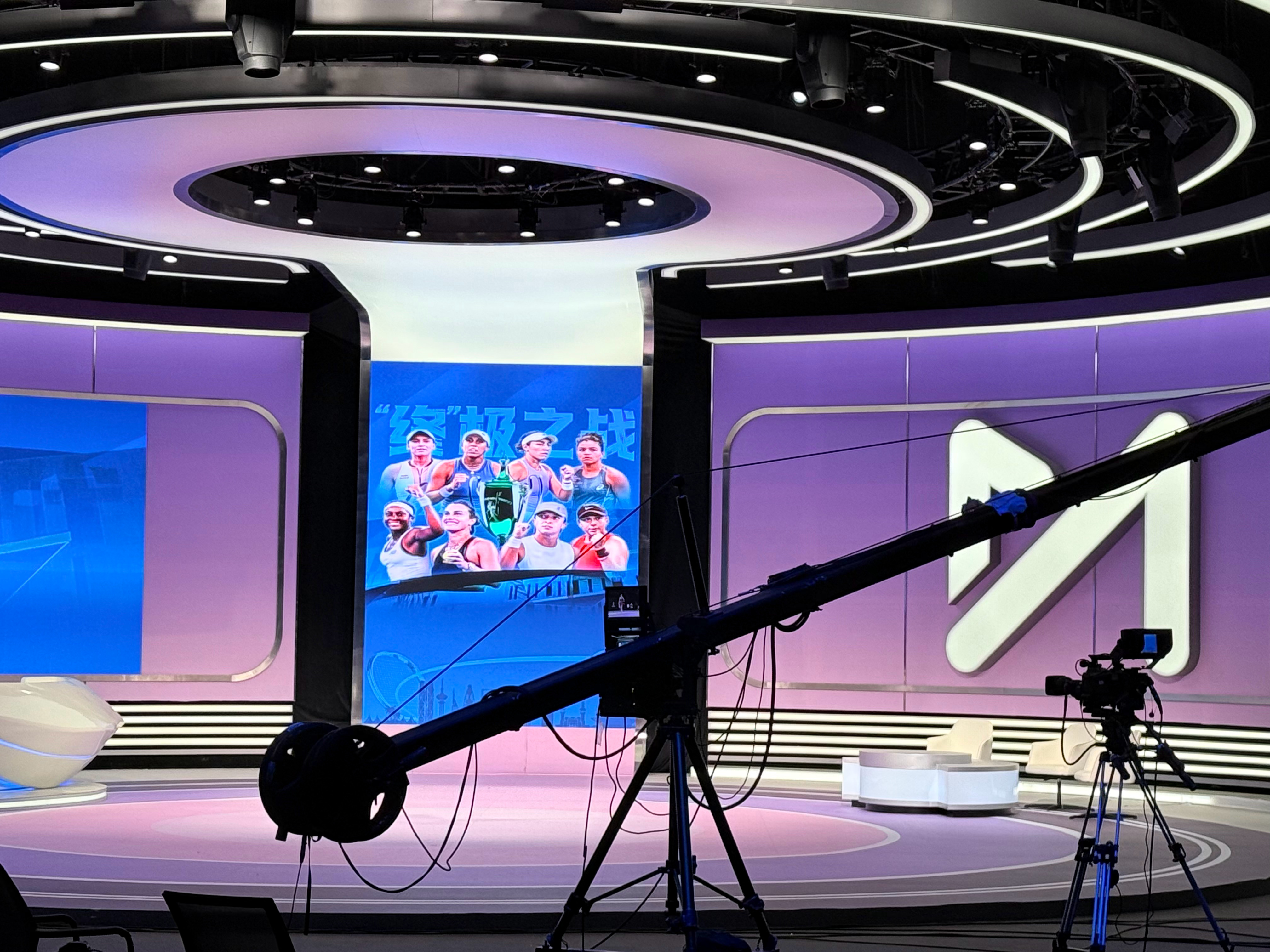 备播的时候，内心发出小小感慨：总决赛要还是在深圳那就好了…这比赛时间和在欧美办真