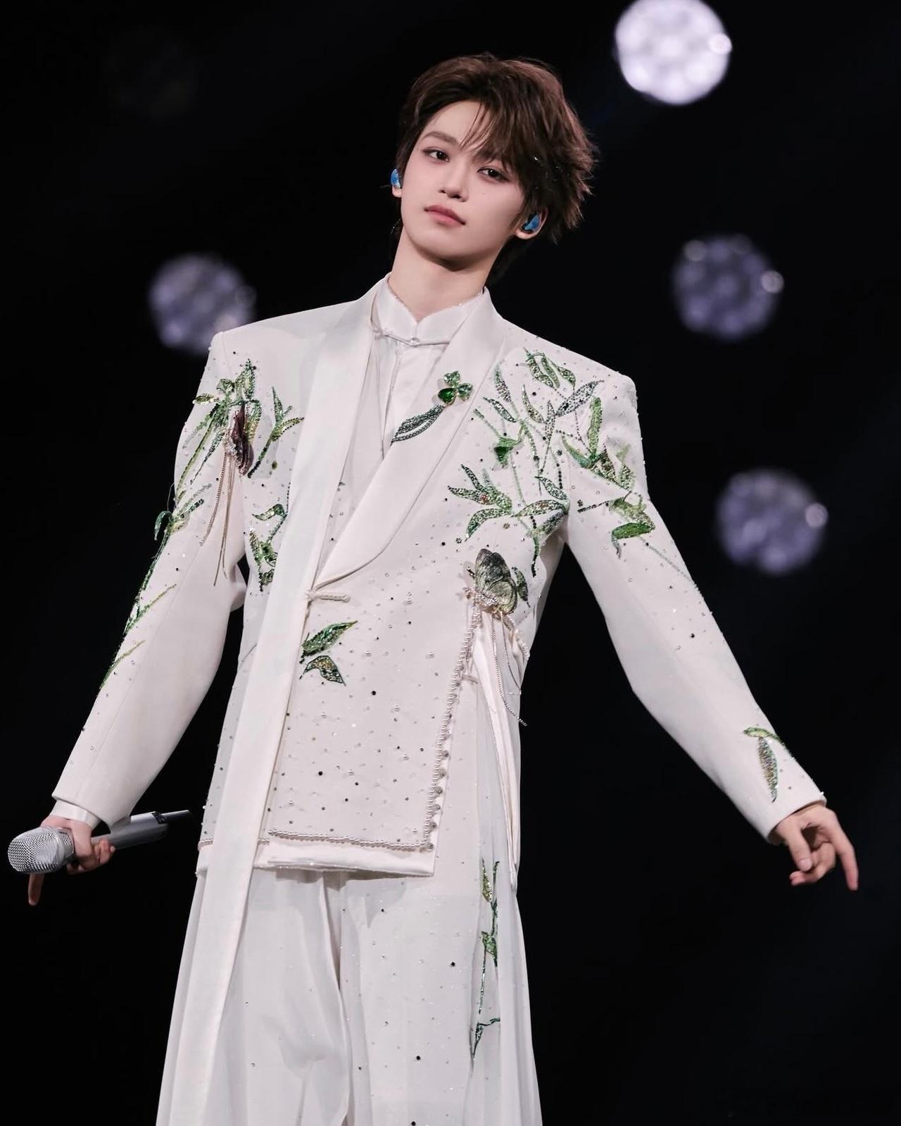 🔮梓渝未来可期🔮新人演员梓渝 “有人千方百计想要压垮你，但总有人用青春来爱你