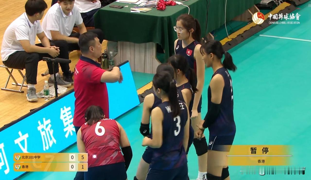 香港队0-3北京101中学，中国女排前队长孙玥女儿何嘉琪首秀全锦赛！从比赛来看，