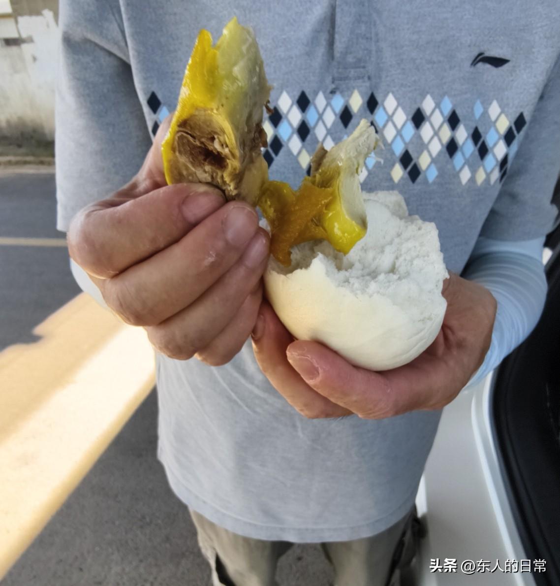 外出游玩，别只是面包，其实馒头也是不错的选择。

昨天自驾去扬州灯塔公园，老伴他