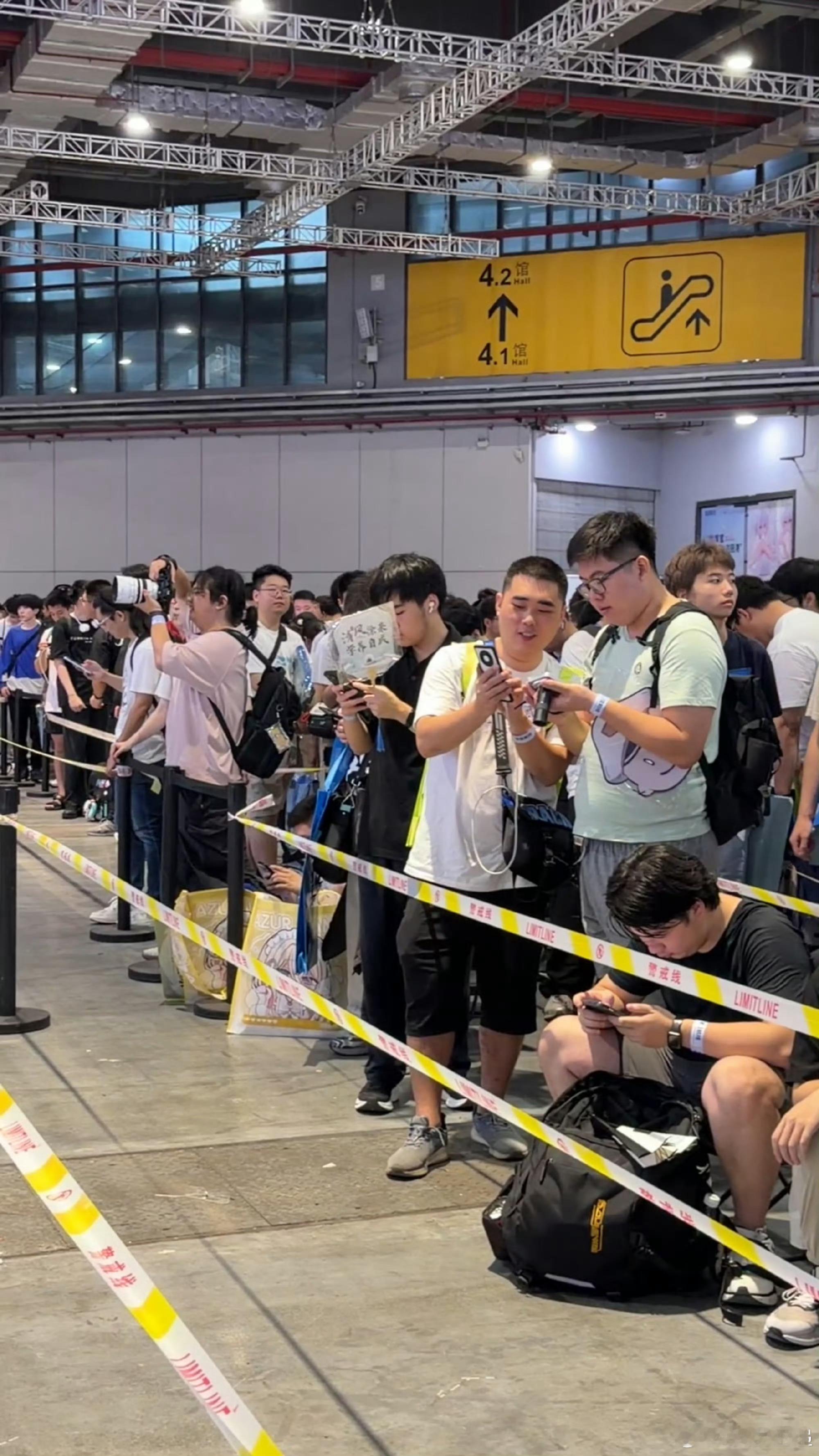 欣小萌空降BW2026热舞同频本届上海BW属实诚意满满，欣小萌空降现场带来精彩宅