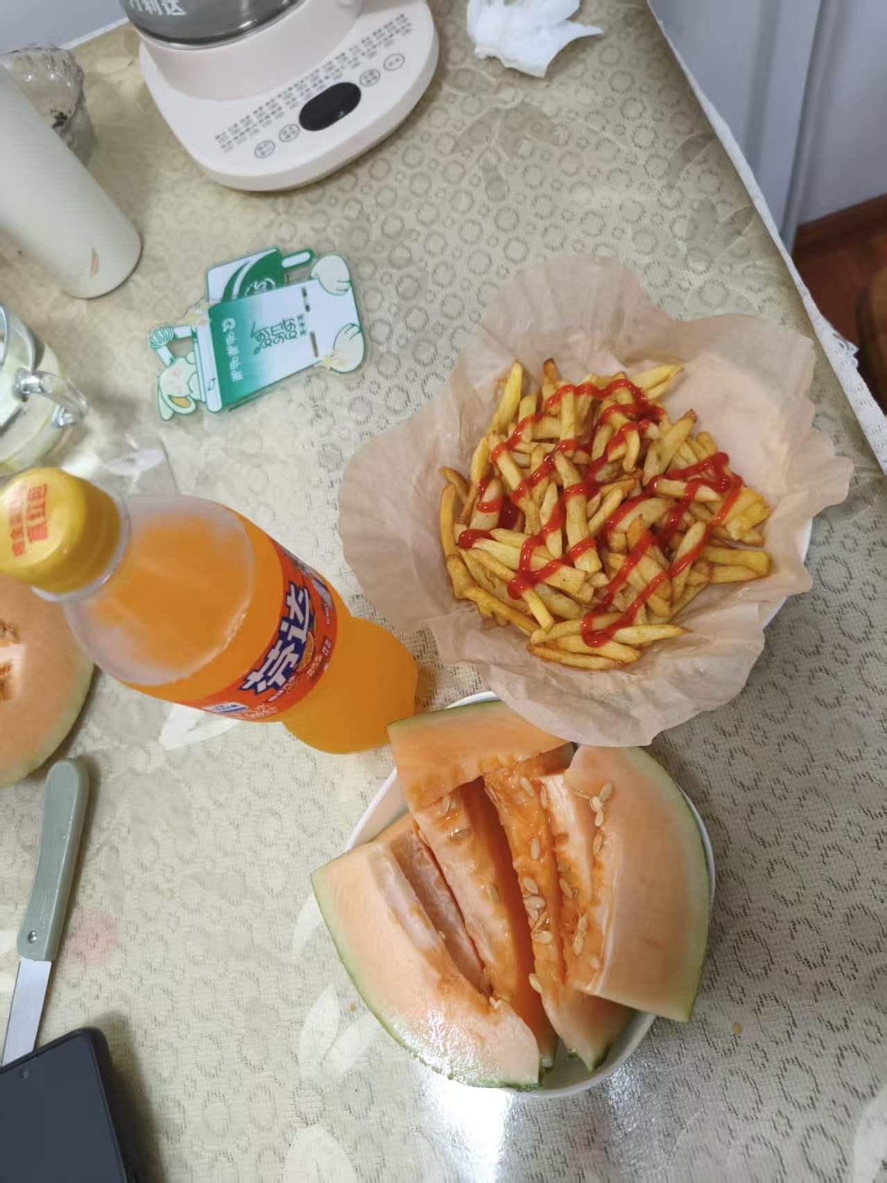 宝们都准备好了吗？马上下班了，我先喝个下午茶[啤酒][啤酒][啤酒][啤酒]