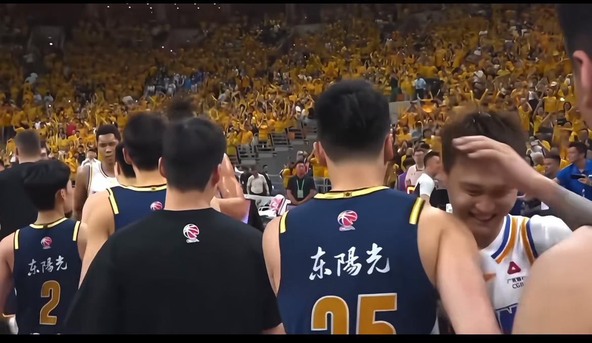 输球仍笑容满面，赵睿的开心，全在老东家的逆袭里

    广东加时绝杀北京，赛后