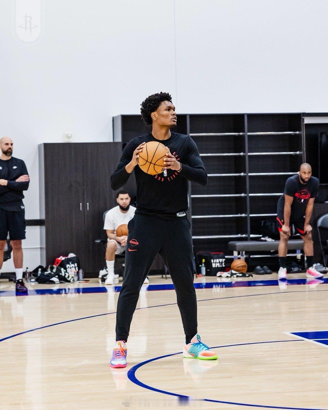 今日份备战训练！不争馒头争口气！G2加油！火箭vs湖人休斯顿火箭湖人1比0火箭