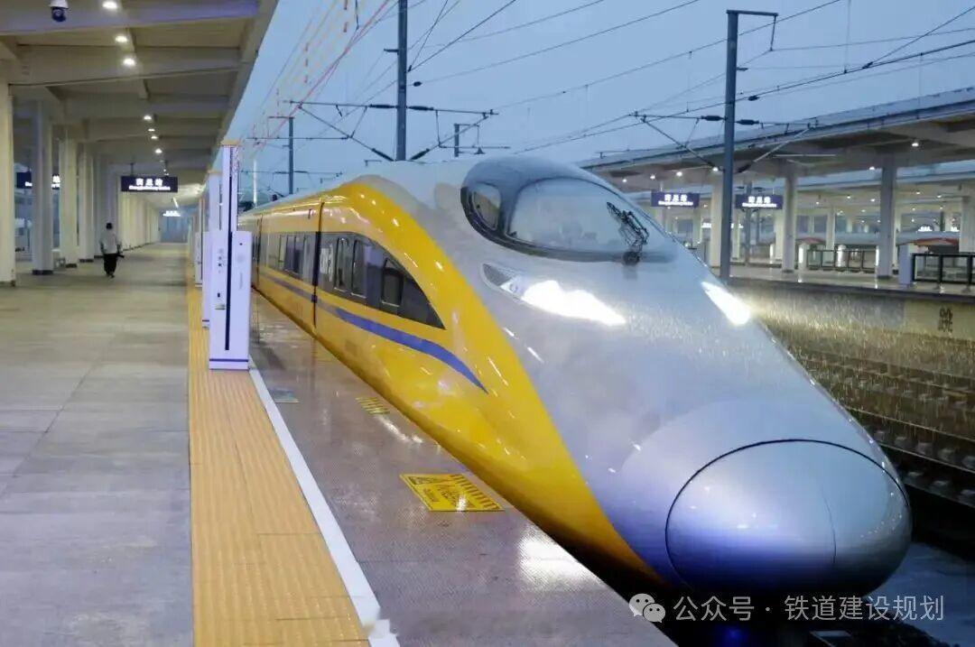 高铁头条【京港高铁雄商段，全线拉通试验启动】河南发布消息：5月25日凌晨5时13