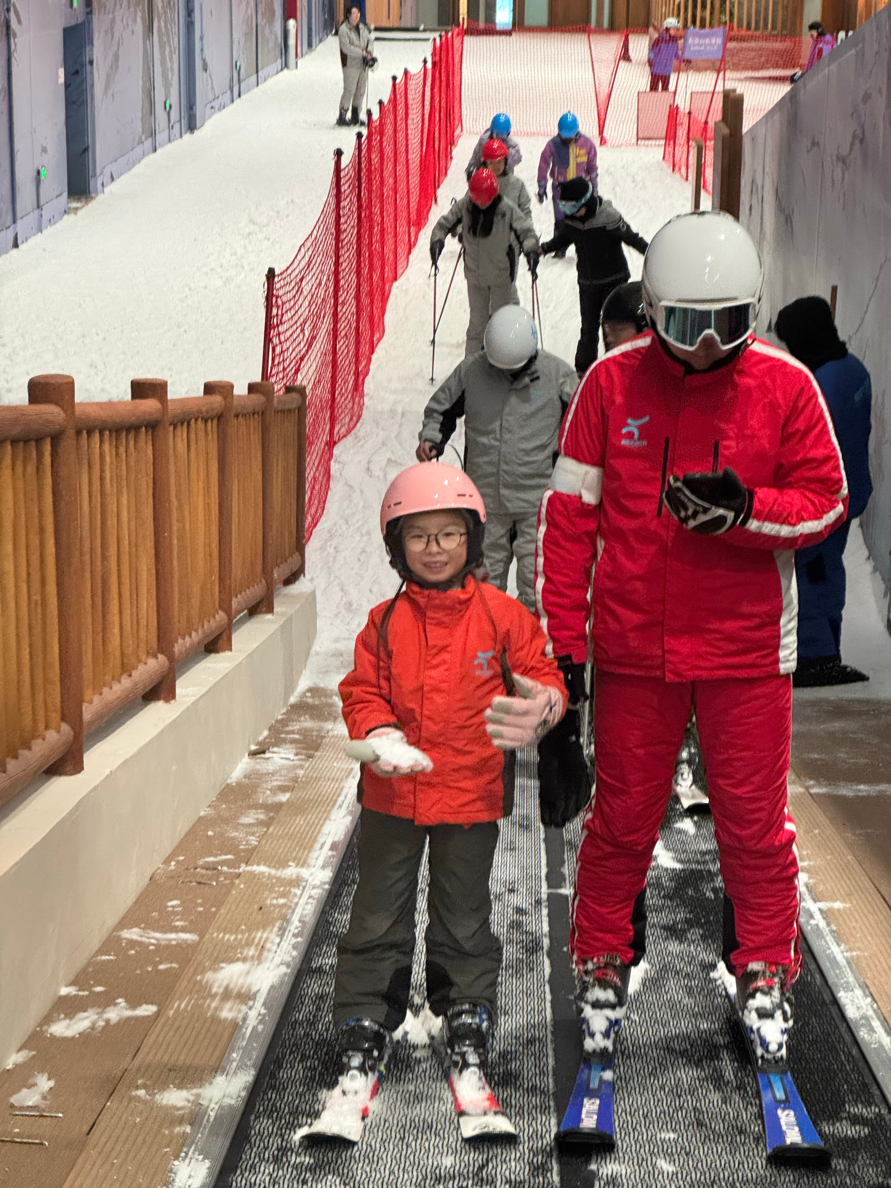 今天带安姐来滑雪了⛷年前答应她的，机缘巧合帮她实现了[偷笑]昨天下午我才知道她爹