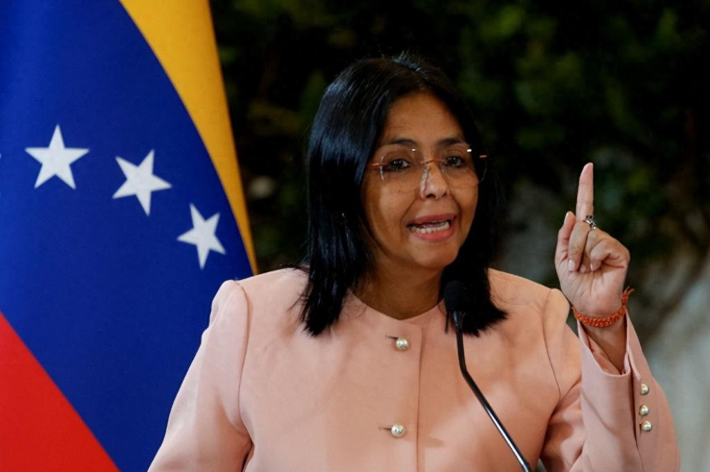 委内瑞拉"女掌门"罗德里格斯的选择，和900年前南宋赵构如出一辙。

总统被外国