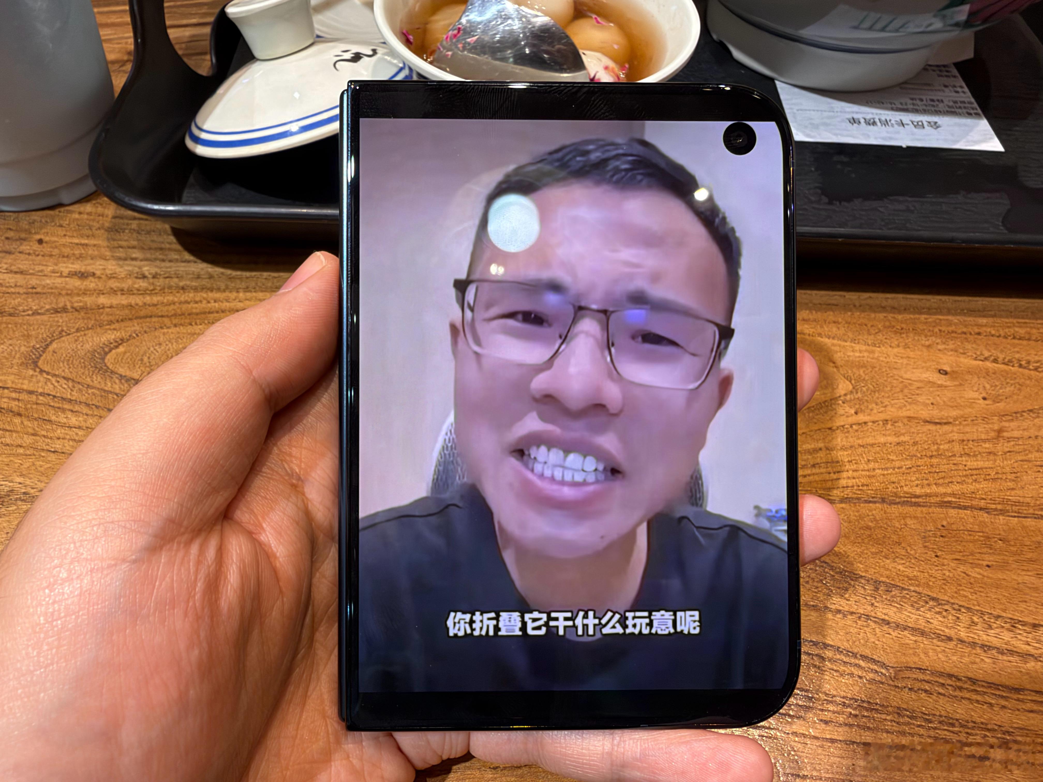 其实我觉得比起 iPhone duo 本身有什么问题，现在这滔天的舆论更多的原因