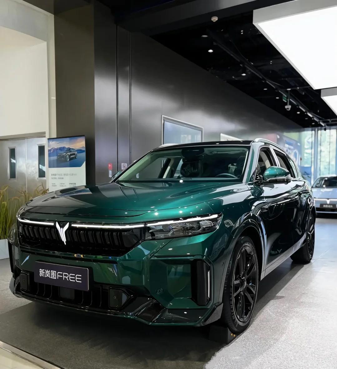 犹豫中！是22万上四驱，还是18万选两驱？
临近年末，车市促销大战又杀疯了。我们