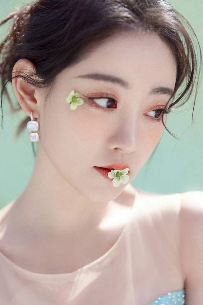 美出新高度！祝绪丹薄荷绿星光裙惊艳亮相，宛如仙女下凡！ ​​​