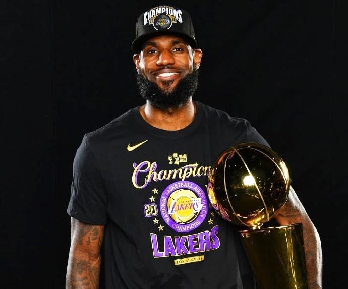 NBA联盟第一人勒布朗詹姆斯改换门庭，目标明确全力寻找拥有夺冠实力的球队加盟，不