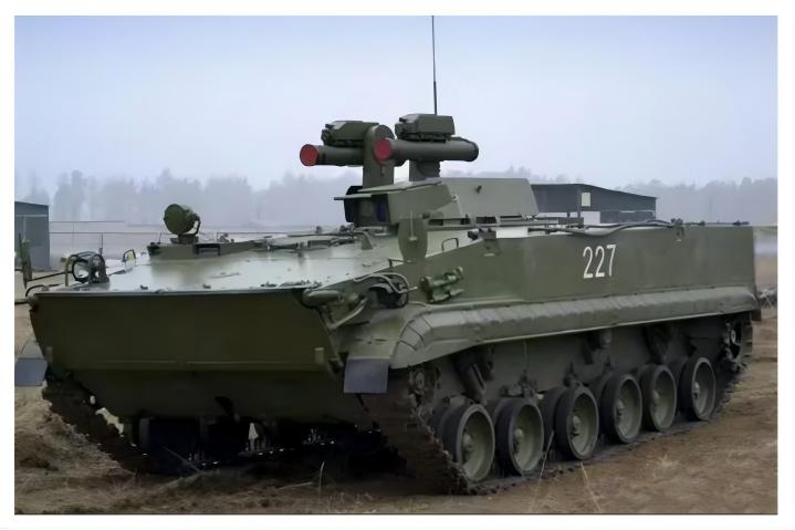 这么贵的底盘，怎么可能只装一部发射器？
 “短号”是苏联图拉仪器仪表设计局研制生