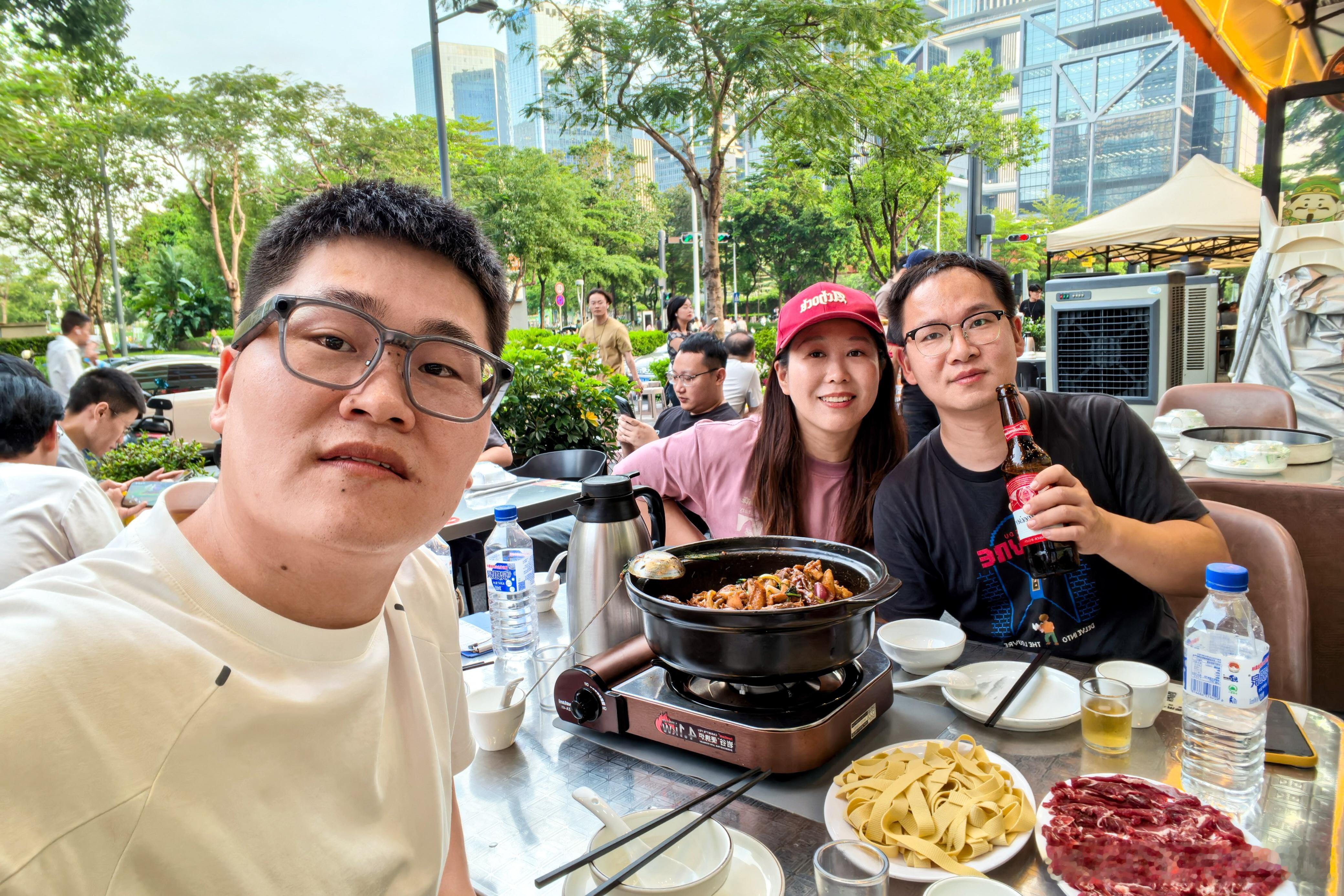 和老朋友一起恰个饭，认识有十年了，上次见面还是两年前在武汉，但感觉就像是在昨天。