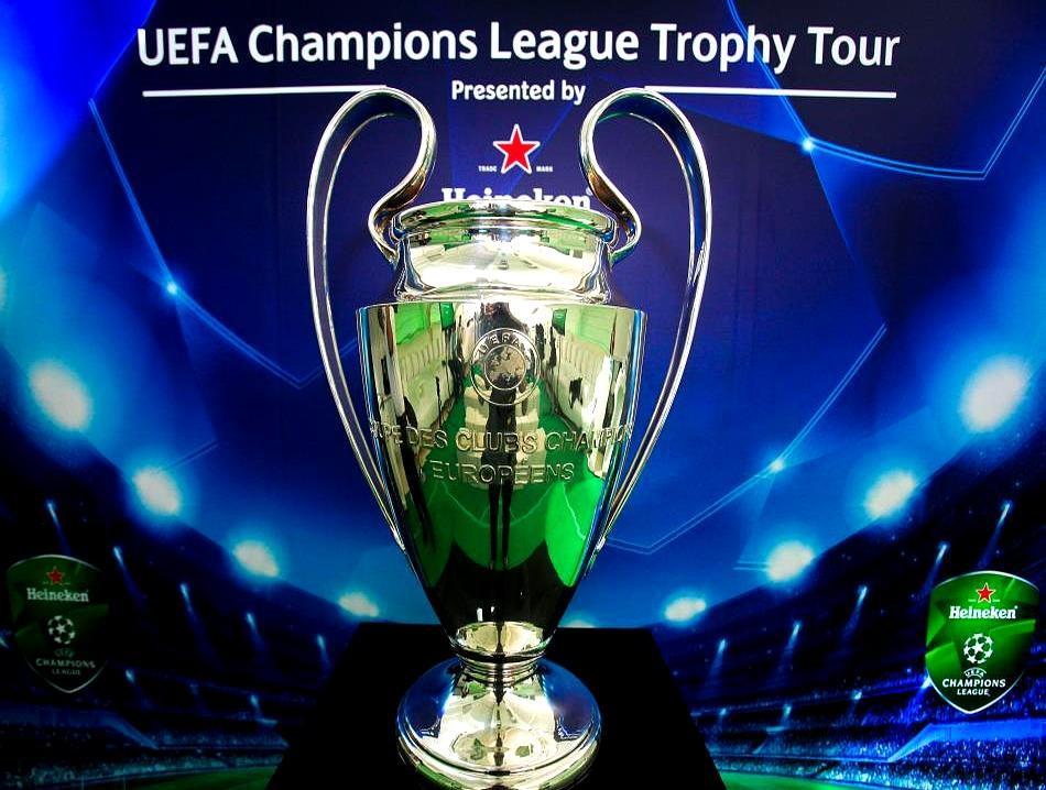 曼城被挪威小城队3:1打懵，防线像纸糊，瓜帅脸都绿了。
 
巴黎补时被绝杀，卫冕