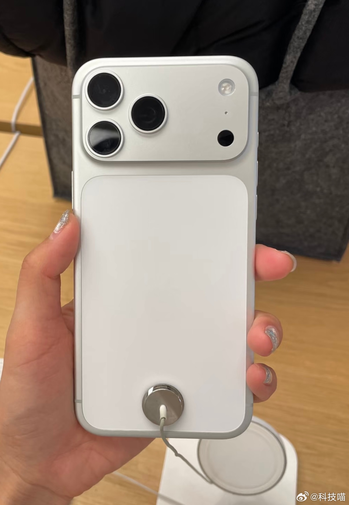 iPhone18ProMax跌落测试视频泄露苹果史上最严重泄密事件……处理器都能
