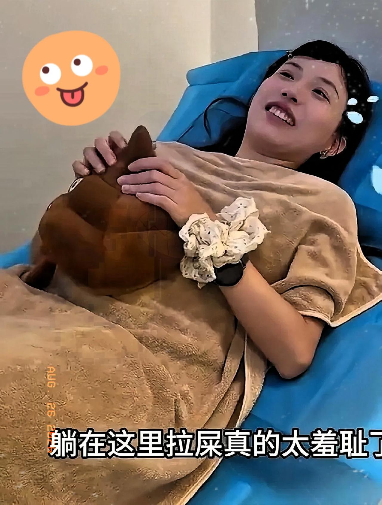 深圳最近冒出一家专门拉屎的店，视频里女孩躺在按摩床上，腹部精油推完直接开拉，还能