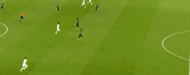 孙兴慜仅属于英超，[捂脸]亚洲杯没有这种玩法，关键是队友也不属于亚洲杯。美妙的弧