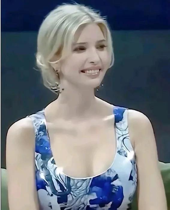 优雅女郎伊万卡，酷爱青花瓷的穿搭和运动装，阳光气质，中国范爆表，简约大方。