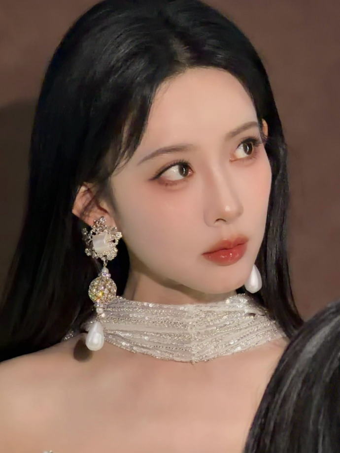 1.孟子义和李昀锐接到了四搭本子，这次是都市剧，俩人在考虑要不要接。2.《墨雨云